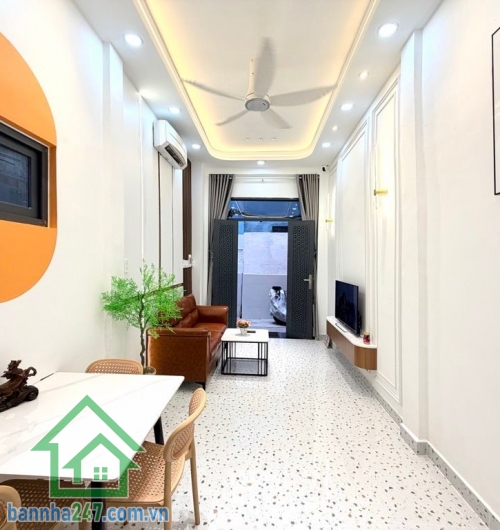 CHỈ 5,25 TỶ – DUY TÂN, PHÚ NHUẬN – KHU VIP CẦU KIỆU – 2 TẦNG - 3PN – 2WC  Nhà trung tâm hiếm bán – vị trí “kim cương” giáp Quận 1, Quận 3! Diện tích: 30m² (3 x 10)  Mob 0933144037