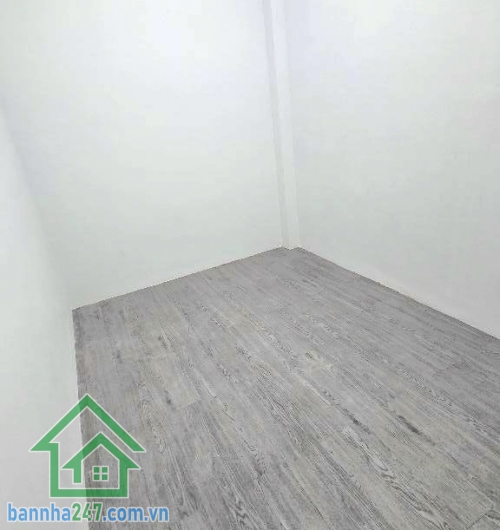 CHỈ 4,6 TỶ – HXH 6M – NHÀ ĐẸP Ở NGAY – SÁT TÂN PHÚ - DT: 33M² - 2 TẦNG - 2PN 2WC • Diện tích: 33m² (3m x 11m) • Kết cấu: 1 trệt 1 lầu • Công năng: 2 PN - 2WC, BẾP, PK, BAN CÔNG