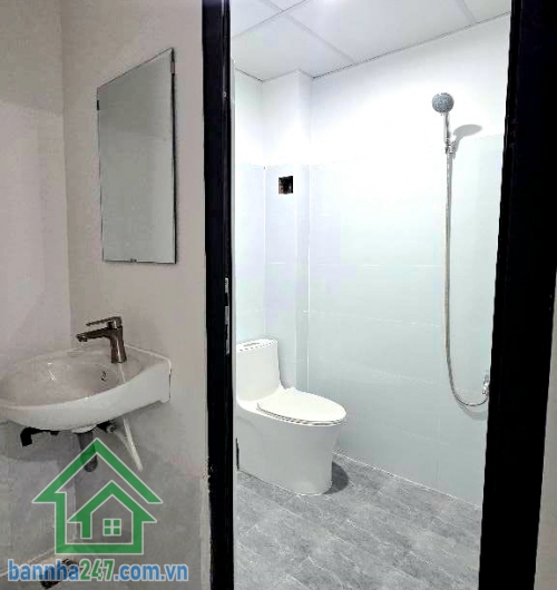 CHỈ 4,6 TỶ – HXH 6M – NHÀ ĐẸP Ở NGAY – SÁT TÂN PHÚ - DT: 33M² - 2 TẦNG - 2PN 2WC • Diện tích: 33m² (3m x 11m) • Kết cấu: 1 trệt 1 lầu • Công năng: 2 PN - 2WC, BẾP, PK, BAN CÔNG