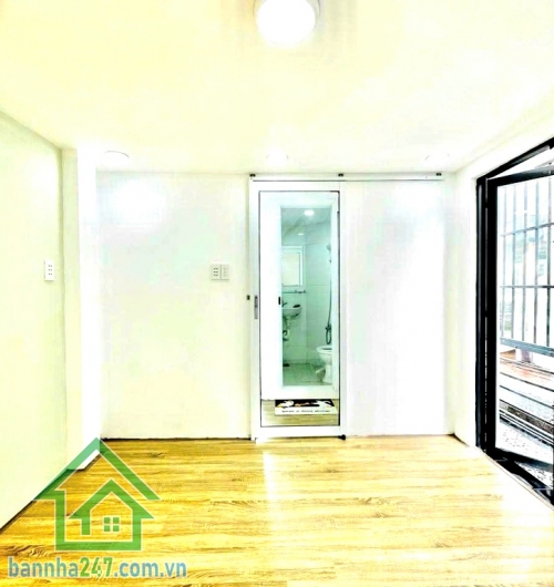 CHỈ 2,86 TỶ – SỔ RIÊNG TÂN BÌNH – DTSD: 45M² - 2 TẦNG - 2PN 2WC - CHO THUÊ 7TR/TH Gần nhà ga T3, 10 phút qua sân bay, 5 phút tới Emart 2 – khu vực nhộn nhịp. DTSD: 45m² – lô góc, không lộ giới. Kết cấu: 1 trệt 2 lầu chắc chắn. ✔ 2PN – 3WC