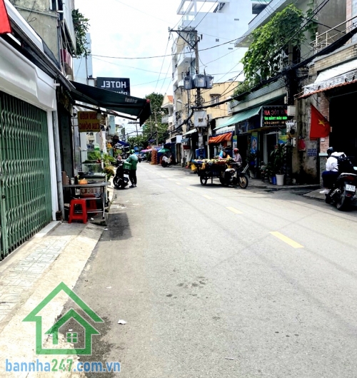 CHỈ 4,1 TỶ – NGUYỄN VĂN CÔBNG - GẦN BỆNH VIỆN 175 – ĐẤT ĐẸP TIỆN XÂY MỚI • Diện tích: 3,6m x 11m – vuông vức • Hiện trạng: Nhà cấp 4 • Tiện xây mới theo nhu cầu Vị trí cực thuận tiện 