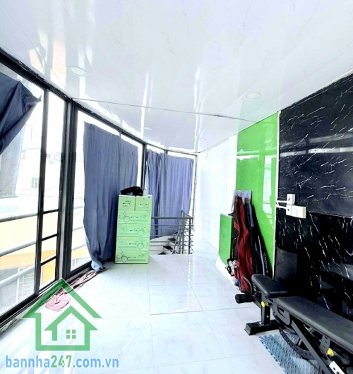 CHỈ 4,95 TỶ – NGAY CHỢ TÂN ĐỊNH – Q1 – HXH THÔNG – 4 TẦNG Căn nhà trung tâm hiếm – vừa ở vừa khai thác dòng tiền cực tốt! Diện tích: 18,8m² Kết cấu: 4 Tầng  (1 trệt + 1 lửng + 2 lầu)