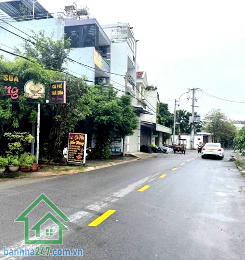 CHỈ 5,2 TỶ (TL) – 3 LÔ LIỀN KỀ MẶT TIỀN TÂN XUÂN 2 – TÔ KÝ NGANG 5M – ĐƯỜNG NHỰA 15M – KINH DOANH ĐỈNH - GẦN CHỢ HÓC MÔN Diện tích: (5 x 23)m Công nhận: 112,4m