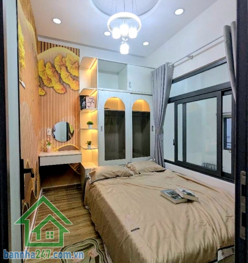 CHỈ 3,6 TỶ – NGAY EMART – NHÀ MỚI Ở LIỀN – LÔ GÓC 2PN - 2WC. Diện tích: ngang 4m dài 7m (công nhận đủ). Kết cấu: 1 trệt 1 lửng  2PN rộng – 2WC. Nội thất cao cấp – dọn vào ở ngay. Sát Emart Phan Huy Ích, cách 50m ra Kênh Tham Lương – khu vực thoáng mát, ti