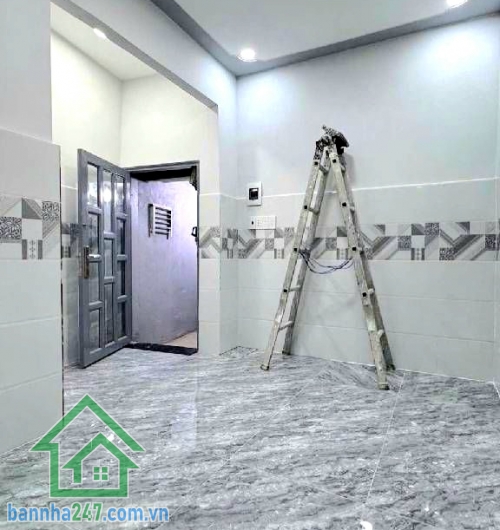 CHỈ 2,4 TỶ – NHÀ MỚI 3 TẦNG – GẦN ĐH VĂN HIẾN – Ở NGAY - 2PN - 3WC • Diện tích công nhận: 18m² (2.5m x 6.65m) • Diện tích sử dụng: ~21.5m² • Kết cấu: 1 trệt 2 Lầu BTCT