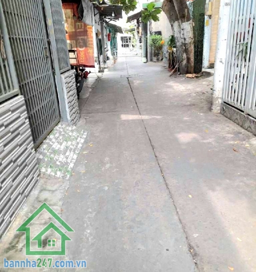 CHỈ 4,8 TỶ - NHÀ 1 TRỆT 1 LẦU – HẺM 4M – GIÁ TỐT – GIÁP TÂN PHÚ - 2 PN – 2 WC • Diện tích: 4m x 16.5m – xây đủ đất• Kết cấu: 1 trệt – 1 lầu• Công năng: 2 PN - 2WC