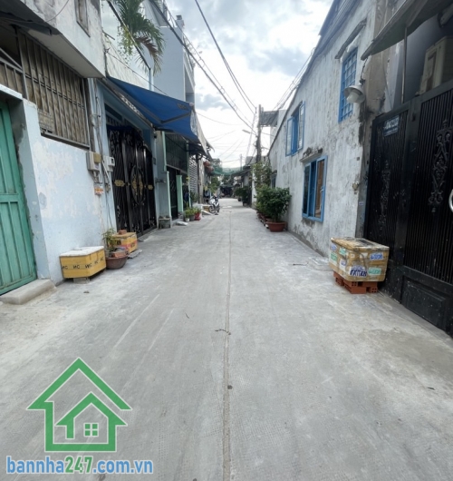 CHỈ 3,2 TỶ – NHÀ ĐẸP Ở LIỀN – HẺM XE TẢI – BÌNH TÂN • Diện tích: 4m x 12m – 48m² • Kết cấu: 1 trệt – 1 lầu • Công năng: 2 phòng ngủ – 2 WC • Nhà đẹp, gọn gàng, vào ở ngay • Hẻm ô tô – xe tải thông tứ tung • Khu dân cư đông đúc, an ninh Ưu điểm: • Nhà đang