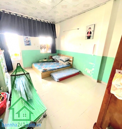 CHỈ 4,2 TỶ – 3 TẦNG – HXH TRÁNH THÔNG – GẦN AEON TÂN PHÚ - 2PN - 2WC Căn nhà giá tốt – vị trí đẹp – vừa ở vừa kinh doanh cực tiện! Diện tích: 32m² (4 × 8m) Mob 0933144037