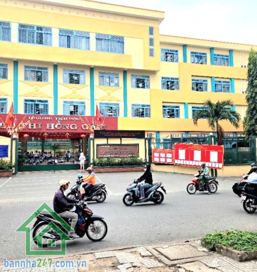CHỈ 3,95 TỶ – CĂN HỘ CC BÀU CÁT 2 – TẦNG 11 THOÁNG MÁT – FULL NỘI THẤT – VÀO Ở NGAY  Chung cư Bàu Cát 2 – lô B – có thang máy Kế bên công viên, trường Lê Thị Hồng Gấm