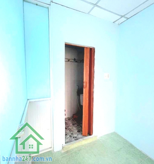 CHỈ 2,75 TỶ – CĂN GÓC HẺM KINH DOANH 8M NHƯ MẶT TIỀN – HÒA BÌNH, TÂN PHÚ  Vị trí cực sáng – hẻm lớn 8m đông đúc, kinh doanh nhộn nhịp cả ngày Diện tích: (2.9 x 5)m