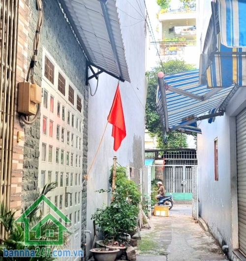 CHỈ 3,5 TỶ – TRUNG TÂM TÂN PHÚ DT: 21M² – 3 TẦNG + SÂN THƯỢNG – GẦN CHỢ TÂN PHÚ - 2PN - 3WC • Diện tích: 4m x 5,2m • Kết cấu: 1 trệt – 2 lầu – sân thượng 