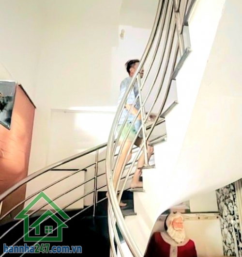 CHỈ 9,9 TỶ - CHDV NGAY NGUYỄN SÚY – TÂN PHÚ - (4.8 × 15.5)m – 5 TẦNG – 7 PHÒNG – DÒNG TIỀN 25TR/TH Căn nhà “máy in tiền” – sẵn hệ thống khai thác cho thuê, thu nhập ổn định mỗi tháng!. Diện tích: 4.8 × 15.5m – ngang lớn hiếm. Kết cấu: 5 tầng (trệt + lửng 