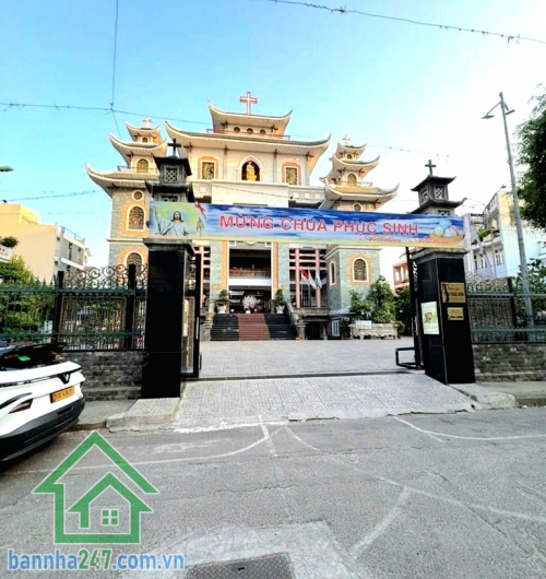 CHỈ 2,35 TỶ – NHÀ NHỎ XINH, VỊ TRÍ ĐẸP NGAY TRUNG TÂM TÂN PHÚ Gần chợ Tân Hương – tiện ích bủa vây, bước chân là tới! Diện tích: 15m² (5,2 x 2,5) Kết cấu: 1 Trệt + 1 Lầu