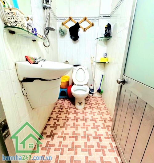 5,5 TỶ (TL) – HÀNG HIẾM TÂN BÌNH – Ô TÔ TỚI CỬA – NỞ HẬU 6M - 2PN - 2WC   Căn nhà nhỏ nhưng “cực có giá trị” – vị trí đẹp, nở hậu tài lộc, vừa ở vừa kinh doanh - Mob 0933144037