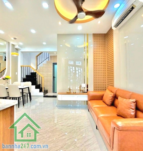 CHỈ 5,79 TỶ – PHAN XÍCH LONG – PHÚ NHUẬN – 3 TẦNG MỚI – SÁT Q1, Q3 - 3PN (có phòng ngủ trệt) – 2WC. Nhà đẹp trung tâm – sân thượng chill – vào ở là mê ngay! DTSD: 96m²