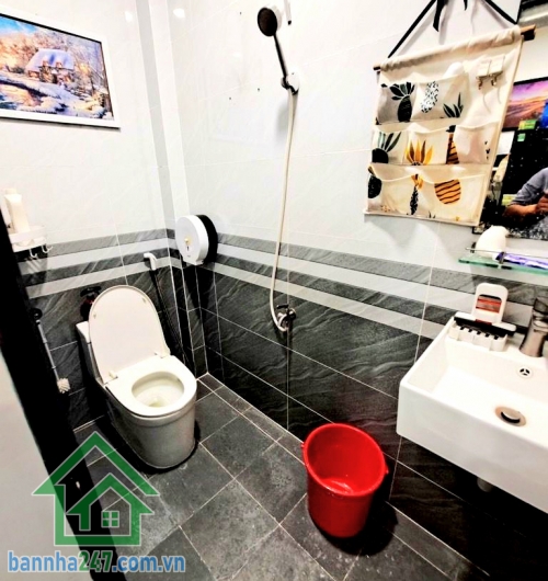 CHỈ 4,35 TỶ - HẺM 7M XE TẢI - NHÀ MỚI 2 TẦNG - SÁT AEON TÂN PHÚ - 2 PN, 2 WC, PK, bếp, BC * Diện tích: 4,1 x 8m (33m²), DTSD: 66m² * Kết cấu: 1 trệt 1 lầu * BTCT
