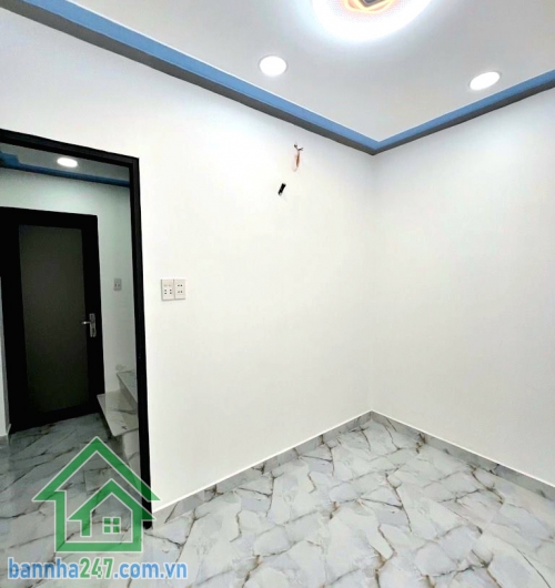 CHỈ 3,7 TỶ – HÒA BÌNH – SÁT ĐẦM SEN – NHÀ 3 TẦNG ĐẸP 4PN – 3WC – PK – BẾP – BAN CÔNG  Giá mềm – nhà mới – vị trí trung tâm, dọn vào ở ngay! Diện tích: 26m² (3.3 × 8m) Kết cấu: 1 trệt 2 lầu. Công năng: 4PN – 3WC – phòng khách – bếp – ban công. Nhà mới đẹp 
