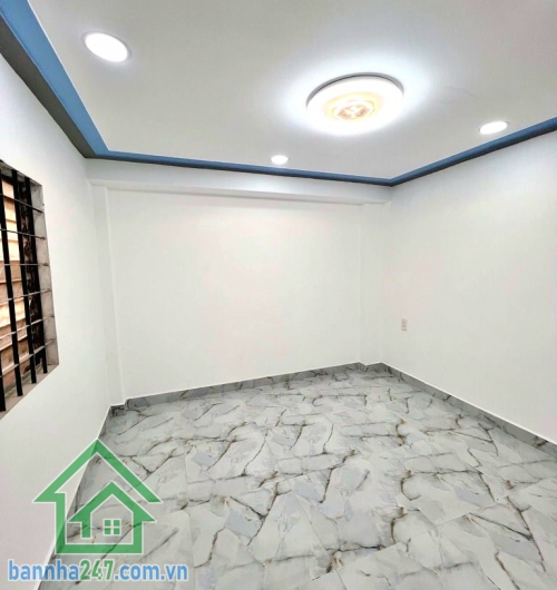 CHỈ 3,7 TỶ – HÒA BÌNH – SÁT ĐẦM SEN – NHÀ 3 TẦNG ĐẸP 4PN – 3WC – PK – BẾP – BAN CÔNG  Giá mềm – nhà mới – vị trí trung tâm, dọn vào ở ngay! Diện tích: 26m² (3.3 × 8m) Kết cấu: 1 trệt 2 lầu. Công năng: 4PN – 3WC – phòng khách – bếp – ban công. Nhà mới đẹp 