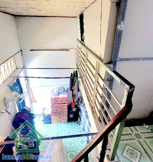 CHỈ 5,2 TỶ - NHÀ TÂN BÌNH - HXH 6M - THÔNG - VỊ TRÍ KINH DOANH - 3 PN - 2WC Căn nhà nhỏ gọn nhưng khai thác cực tốt nhờ vị trí đắc địa, phù hợp vừa ở vừa kinh doanh. Mob 0933144037