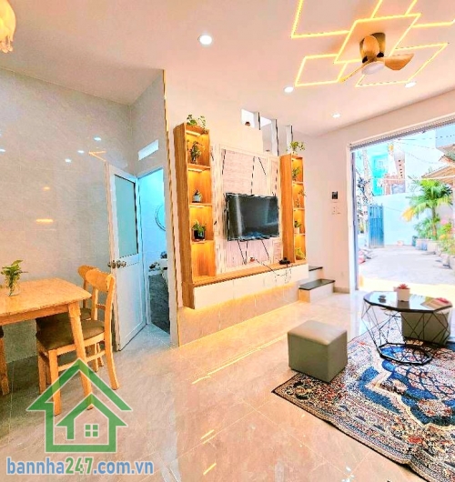 CHỈ 3,9 TỶ - NHÀ MỚI ĐẸP - HẺM XE HƠI ĐỖ CỬA - DT: 22M² (4,1 x 5)2 TẦNG - 2 MẶT TIỀN TRƯỚC SAU THOÁNG MÁT 