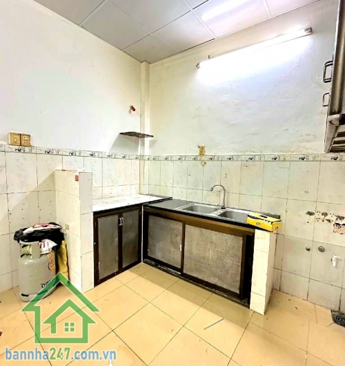 CHỈ 6 TỶ – HXH THÔNG THOẠI NGỌC HẦU – DT: (4 x 12)M3 TẦNG – 5PN – 4WC. DÒNG TIỀN 12TR/TH  Căn nhà “đa năng” – vừa ở đông người thoải mái, vừa khai thác cho thuê giữ tiền. Mob 0933144037