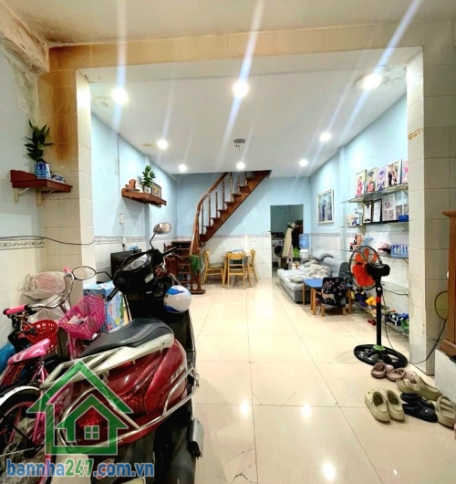 CHỈ 4,1 TỶ – HXH 5M – NGAY CHỢ TÂN HƯƠNG, TÂN PHÚ -  NHÀ 2 TẦNG - DT: 39M² - 2 PN - 1 WC  Căn nhà nhỏ xinh nhưng sở hữu vị trí cực kỳ thuận tiện ngay trung tâm