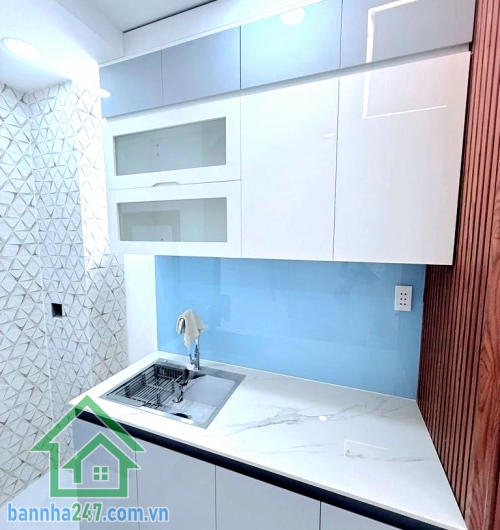 CHỈ 2,35 TỶ - NHÀ LŨY BÁN BÍCH – NHÀ MỚI 3 TẦNG – FULL NỘI THẤT - 2PN - 3WC Nhà mới đẹp, dọn vào ở ngay Vị trí: Lũy Bán Bích, Quận Tân Phú – giáp Quận 11, Quận 6 DTSD: 52m² – 3 tầng kiên cố. Kết cấu: 1 trệt 2 lầu - 2PN rộng rãi – 3WC riêng biệt