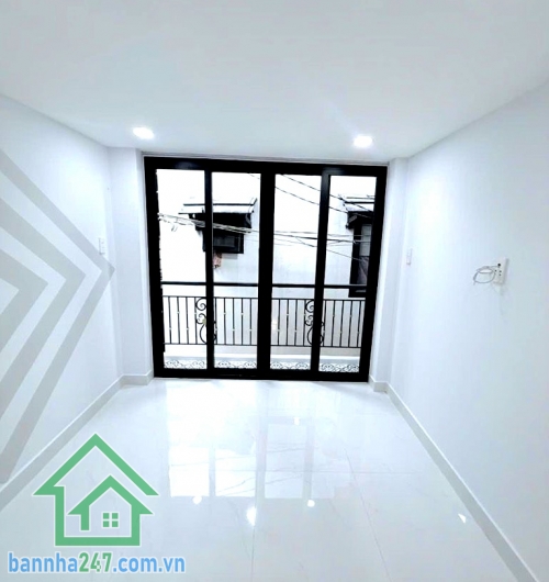 CHỈ 2,35 TỶ - NHÀ LŨY BÁN BÍCH – NHÀ MỚI 3 TẦNG – FULL NỘI THẤT - 2PN - 3WC Nhà mới đẹp, dọn vào ở ngay Vị trí: Lũy Bán Bích, Quận Tân Phú – giáp Quận 11, Quận 6 DTSD: 52m² – 3 tầng kiên cố. Kết cấu: 1 trệt 2 lầu - 2PN rộng rãi – 3WC riêng biệt