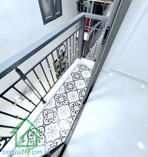 CHỈ 2,35 TỶ - NHÀ LŨY BÁN BÍCH – NHÀ MỚI 3 TẦNG – FULL NỘI THẤT - 2PN - 3WC Nhà mới đẹp, dọn vào ở ngay Vị trí: Lũy Bán Bích, Quận Tân Phú – giáp Quận 11, Quận 6 DTSD: 52m² – 3 tầng kiên cố. Kết cấu: 1 trệt 2 lầu - 2PN rộng rãi – 3WC riêng biệt