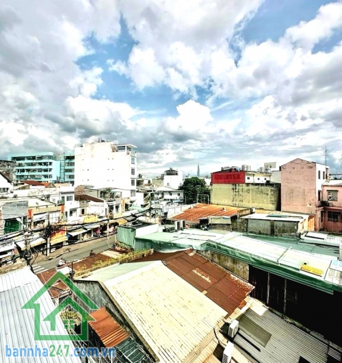CHỈ 7,9 TỶ – SÁT MT PHAN VĂN TRỊ – 4 TẦNG – DT: 45M² (6x 7,5) - 5PN - 4WC Nhà rộng – vị trí đẹp – có dòng tiền sẵn! Diện tích: 45m² (6 × 7.5m) – sổ vuông vức