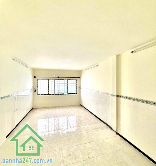 CHỈ 4,35 TỶ – TRUNG TÂM Q.10 – 4 TẦNG – 3PN 4WC – NỞ HẬU Căn nhà hiếm khu lõi Quận 10 – vị trí vàng – giá cực tốt! Diện tích: 21m² (3.2 × 7m) – nở hậu nhẹ  Mob 0933144037