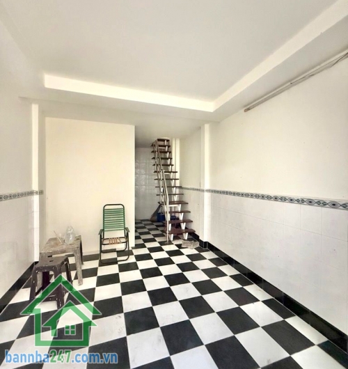 CHỈ 4,35 TỶ – TRUNG TÂM Q.10 – 4 TẦNG – 3PN 4WC – NỞ HẬU Căn nhà hiếm khu lõi Quận 10 – vị trí vàng – giá cực tốt! Diện tích: 21m² (3.2 × 7m) – nở hậu nhẹ  Mob 0933144037