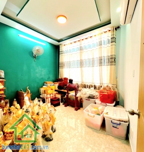 CHỈ 4,5 TỶ (TL) – ĐOÀN VĂN BƠ, QUẬN 4 – 3 TẦNG – 4PN – Ở NGAY Căn nhà trung tâm – giá tốt – phù hợp ở hoặc cho thuê giữ tiền! Diện tích: 35m² (3.5 × 9m) – nở hậu 4m Mob 0933144037