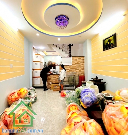 CHỈ 4,5 TỶ (TL) – ĐOÀN VĂN BƠ, QUẬN 4 – 3 TẦNG – 4PN – Ở NGAY Căn nhà trung tâm – giá tốt – phù hợp ở hoặc cho thuê giữ tiền! Diện tích: 35m² (3.5 × 9m) – nở hậu 4m Mob 0933144037