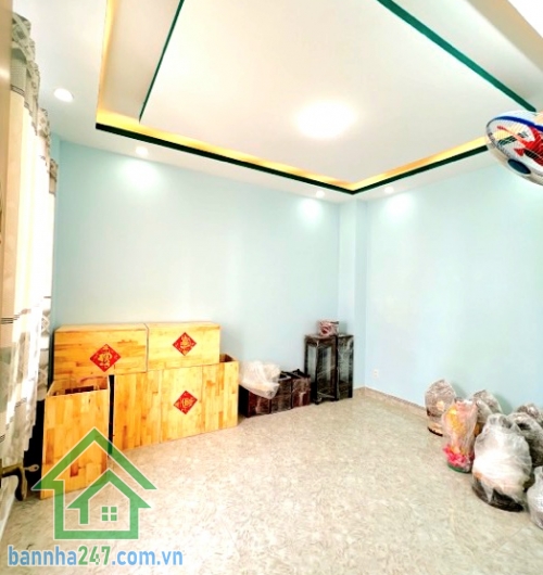 CHỈ 4,5 TỶ (TL) – ĐOÀN VĂN BƠ, QUẬN 4 – 3 TẦNG – 4PN – Ở NGAY Căn nhà trung tâm – giá tốt – phù hợp ở hoặc cho thuê giữ tiền! Diện tích: 35m² (3.5 × 9m) – nở hậu 4m Mob 0933144037