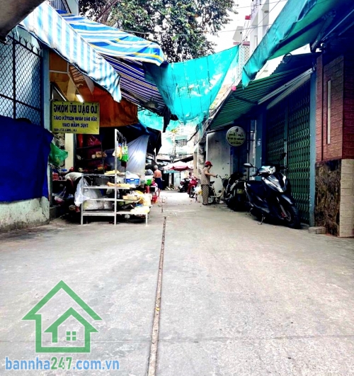 CHỈ 8,5 TỶ – CƯ XÁ PHÚ THỌ HÒA – HXH – 5PN – Ở & KINH DOANH ĐỈNH - 5 PN – 5 WC • Diện tích: 67m² • Kết cấu: 1 trệt – 2 lầu – sân thượng • Công năng: 5 PN – 5WC