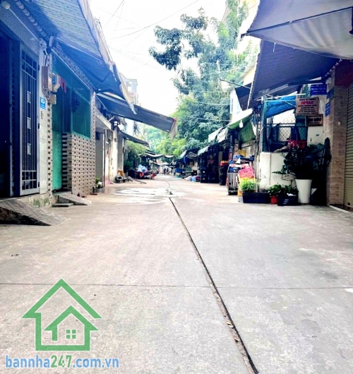 CHỈ 8,5 TỶ – CƯ XÁ PHÚ THỌ HÒA – HXH – 5PN – Ở & KINH DOANH ĐỈNH - 5 PN – 5 WC • Diện tích: 67m² • Kết cấu: 1 trệt – 2 lầu – sân thượng • Công năng: 5 PN – 5WC