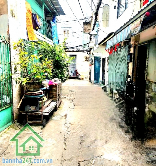 CHỈ 3.1 TỶ – TRƯỜNG CHINH – TRUNG TÂM TÂN BÌNH – HẺM KIA MORNING TỚI NHÀ – SẴN DÒNG TIỀN 5TR/THÁNG  Vị trí siêu đẹp ngay trung tâm đường Trường Chinh. Gần Giáo xứ Tân Việt – khu dân cư đông đúc, tiện ích không thiếu thứ gì 