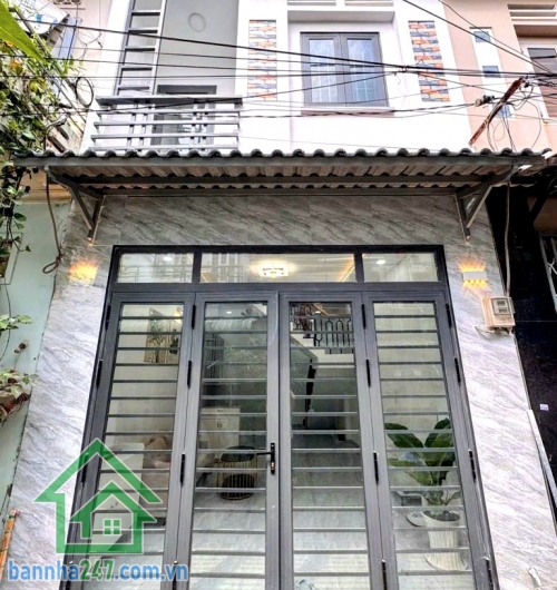 CHỈ 3,79 TỶ - NHÀ MỚI ĐÓN TẾT – HXH 5M ĐẬU TRƯỚC NHÀ – SÁT MẶT TIỀN – NGAY GÒ XOÀI – LÊ VĂN QUỚI – GIÁP TÂN PHÚ - 2PN – 2WC Diện tích: 4 x 8m = 32m² Kết cấu: 1 trệt + 1 lầu. 2PN – 2WC. Phòng khách – bếp gọn gàng. Nhà mới đẹp – thiết kế hiện đại