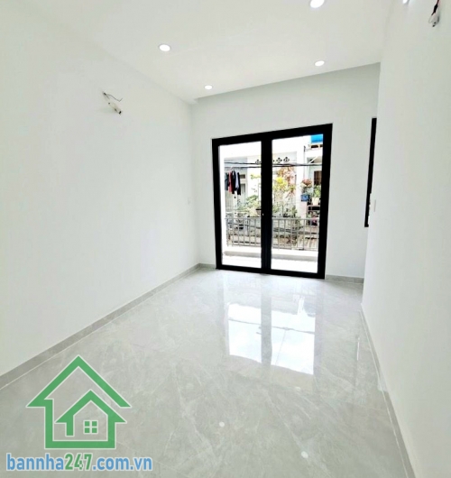 CHỈ 4,99 TỶ – LÊ VĂN QUỚI – NGAY NGÃ 4 BỐN XÃ - HẺM XE HƠI 4M THÔNG – GIÁP TÂN PHÚ – NHÀ MỚI Ở NGAY - 3PN - 2WC Diện tích: 4 x 10m – 40m² Kết cấu: 1 trệt + 1 lầu - 3PN - 2WC