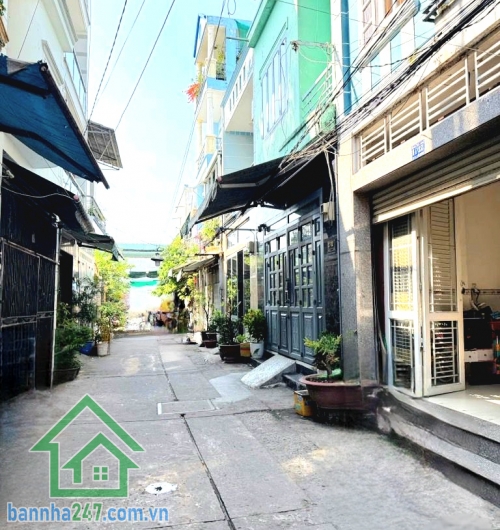 CHỈ 5,6 TỶ – HXH TẢI 6M – SÁT KÊNH THAM LƯƠNG – 50m² (4 × 12.5)m – 3 TẦNG - 4PN – 3WC Vị trí hiếm – sát mặt tiền – tiềm năng tăng giá mạnh!