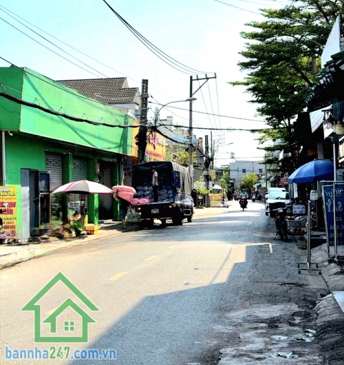 CHỈ 5,6 TỶ – HXH TẢI 6M – SÁT KÊNH THAM LƯƠNG – 50m² (4 × 12.5)m – 3 TẦNG - 4PN – 3WC Vị trí hiếm – sát mặt tiền – tiềm năng tăng giá mạnh!