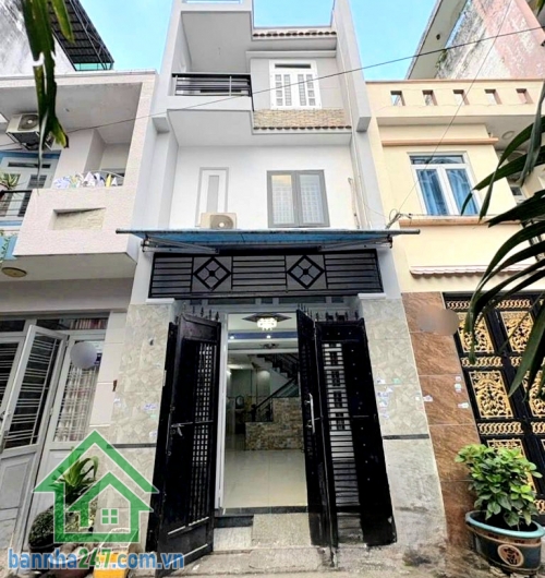 CHỈ 5,8 TỶ – HXH 6M THÔNG – NHÀ MỚI 3 TẦNG – NGAY NGÃ TƯ BỐN XÃ - 4PN - 3WC Thông tin căn nhà: • Diện tích: 4m x 11m – 45m² • Diện tích sàn: ~117m² • Kết cấu: • Kết cấu: 1 trệt – 2 lầu BTCT • Công năng: 4 PN – 3 WC • Có ban công, giếng trời thoáng mát • N