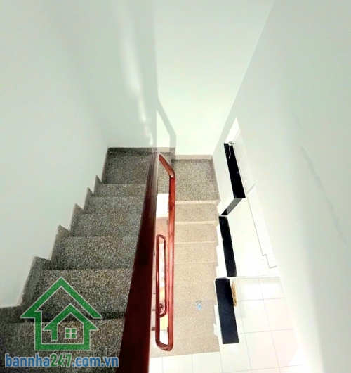 CHỈ 5,8 TỶ – HXH 6M THÔNG – NHÀ MỚI 3 TẦNG – NGAY NGÃ TƯ BỐN XÃ - 4PN - 3WC Thông tin căn nhà: • Diện tích: 4m x 11m – 45m² • Diện tích sàn: ~117m² • Kết cấu: • Kết cấu: 1 trệt – 2 lầu BTCT • Công năng: 4 PN – 3 WC • Có ban công, giếng trời thoáng mát • N