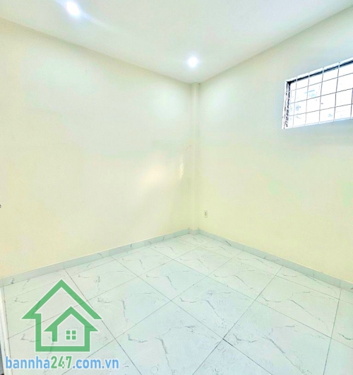 CHỈ 3.85 TỶ - P. 3 GÒ VẤP GIÁP PHÚ NHUẬN - 27M² - 3 TẦNG BTCT HOÀN CÔNG ĐỦ 3PN 2WC - SỔ NỞ HẬU CÔNG NHẬN ĐỦ  Chỉ vài phút ra đến Sân bay Tân Sơn Nhất, Phường 3