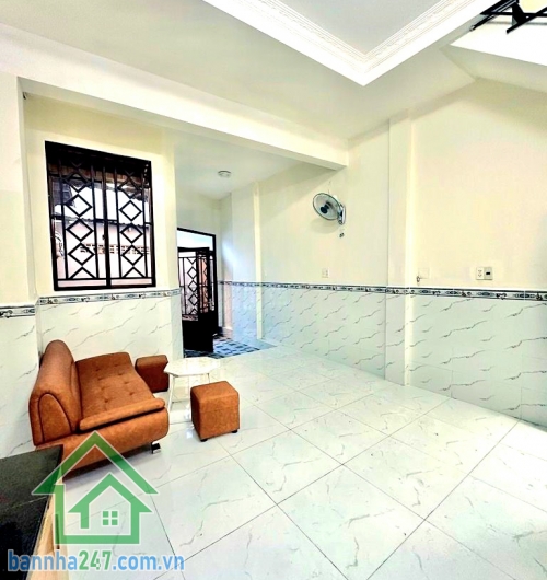 CHỈ 3.85 TỶ - P. 3 GÒ VẤP GIÁP PHÚ NHUẬN - 27M² - 3 TẦNG BTCT HOÀN CÔNG ĐỦ 3PN 2WC - SỔ NỞ HẬU CÔNG NHẬN ĐỦ  Chỉ vài phút ra đến Sân bay Tân Sơn Nhất, Phường 3