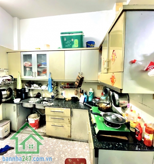 CHỈ 5,2 TỶ – TÂN BÌNH GIÁP QUẬN 10 – NHÀ 3 TẦNG – HẺM RỘNG, 3 MẶT THOÁNG – SỔ NỞ HẬU. Kết cấu: 1 trệt 2 lầu, gồm PK – Bếp – 4PN/3WC Hẻm sạch – an ninh – thông.