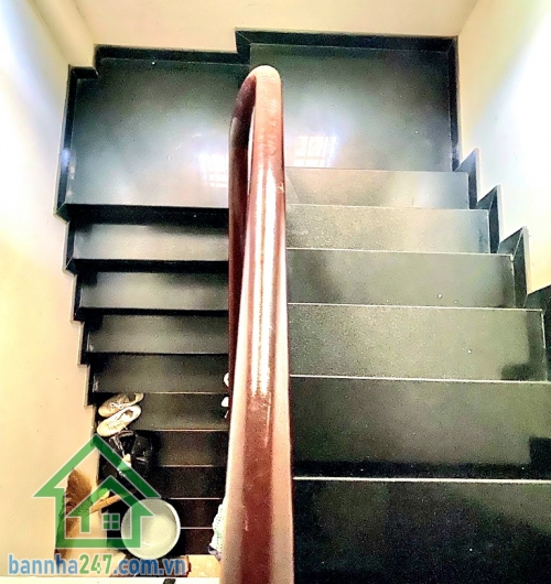 CHỈ 5,2 TỶ – TÂN BÌNH GIÁP QUẬN 10 – NHÀ 3 TẦNG – HẺM RỘNG, 3 MẶT THOÁNG – SỔ NỞ HẬU. Kết cấu: 1 trệt 2 lầu, gồm PK – Bếp – 4PN/3WC Hẻm sạch – an ninh – thông.