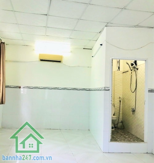 CHỈ 3.25 TỶ (BỚT LỘC)NHÀ TT QUẬN 11 – KẾ ĐẦM SEN – HẺM Ô TÔ THÔNG – NỞ HẬU – ĐANG CHO THUÊ 8.5TR/THÁNG Kết cấu: 1 trệt 1 lầu, gồm PK, bếp, 1PN, 2WC. (CÓ THỂ THÊM 1 PN)