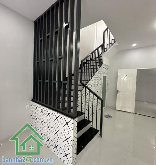 CHỈ 5,6 TỶ - NHÀ MỚI ĐẸP – NGAY KÊNH TÂN HÓA – CHỈ VÀI BƯỚC SANG BÀU CÁT TÂN BÌNH * Diện tích 70m2 (5 x 13m, nở hậu 5.8m tài lộc). * Kết cấu 1 trệt 1 lầu, 3PN, 3WC, có phòng ngủ dưới trệt.